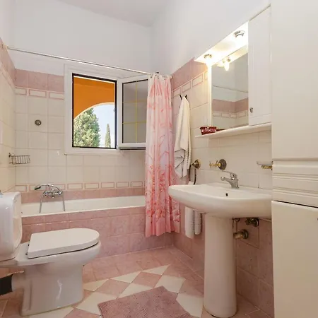 - Wafaa Villa Gouviá
